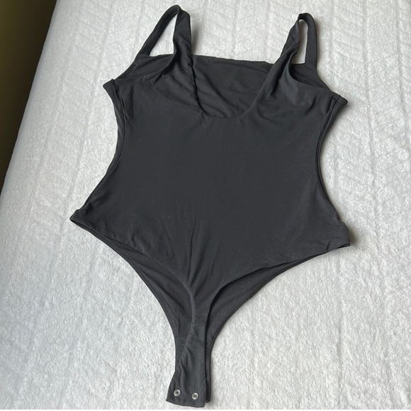 SKIMS Fits Everybody  Square Neck Bodysuit - Picture 8 of 10